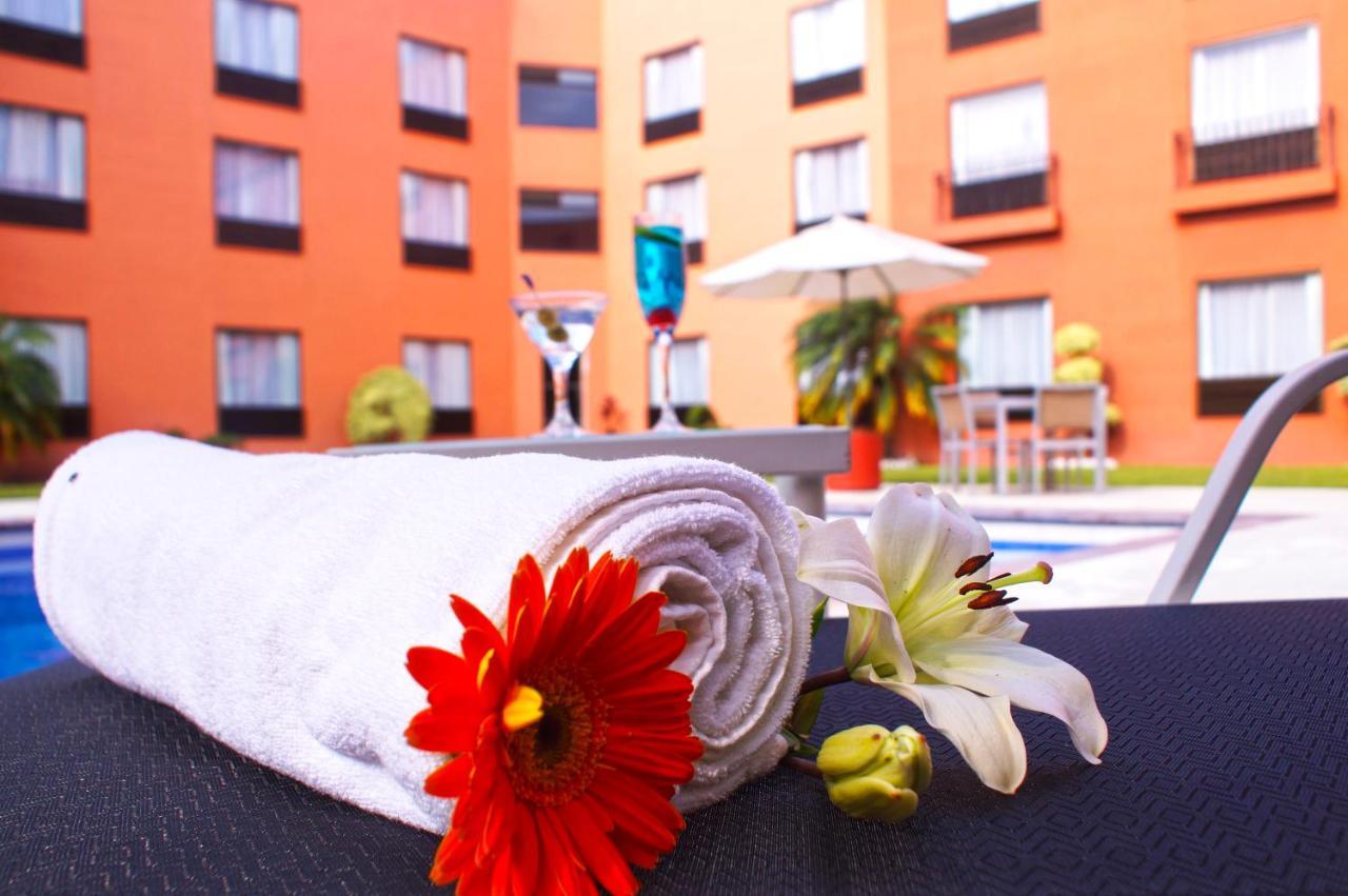 Memora Hotel Celaya  Buitenkant foto