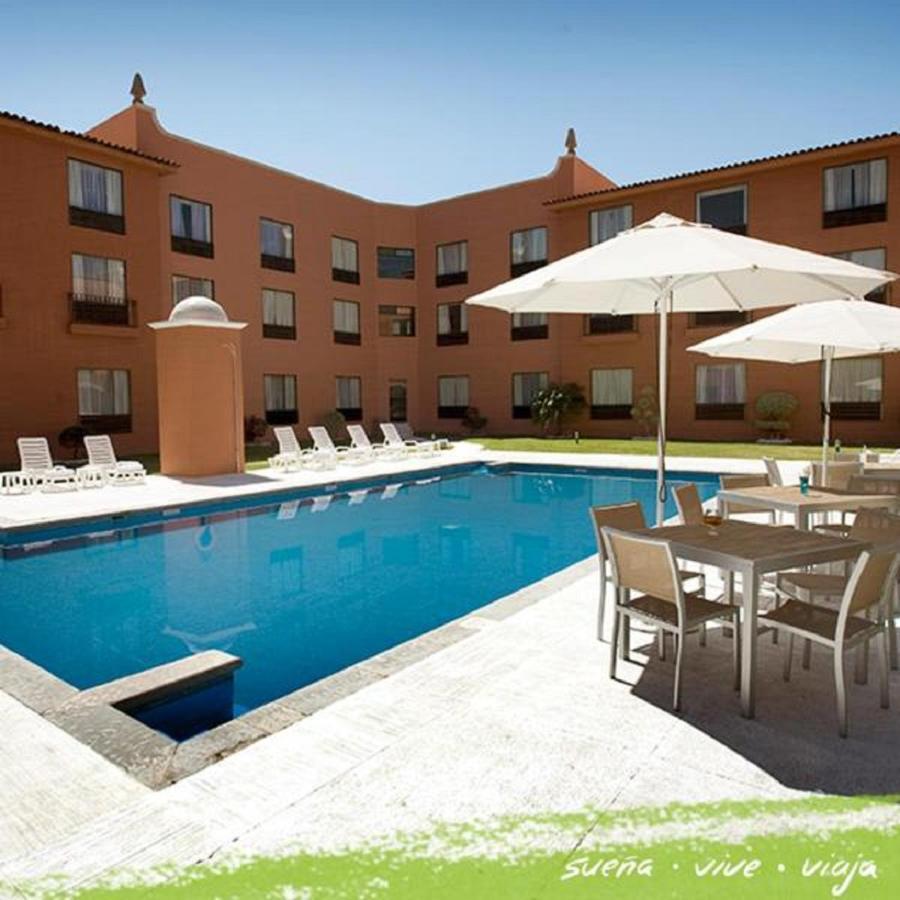 Memora Hotel Celaya  Buitenkant foto