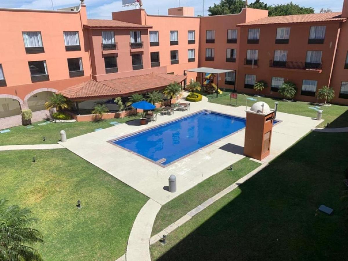 Memora Hotel Celaya  Buitenkant foto