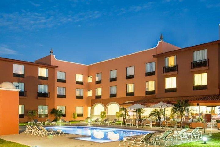 Memora Hotel Celaya  Buitenkant foto