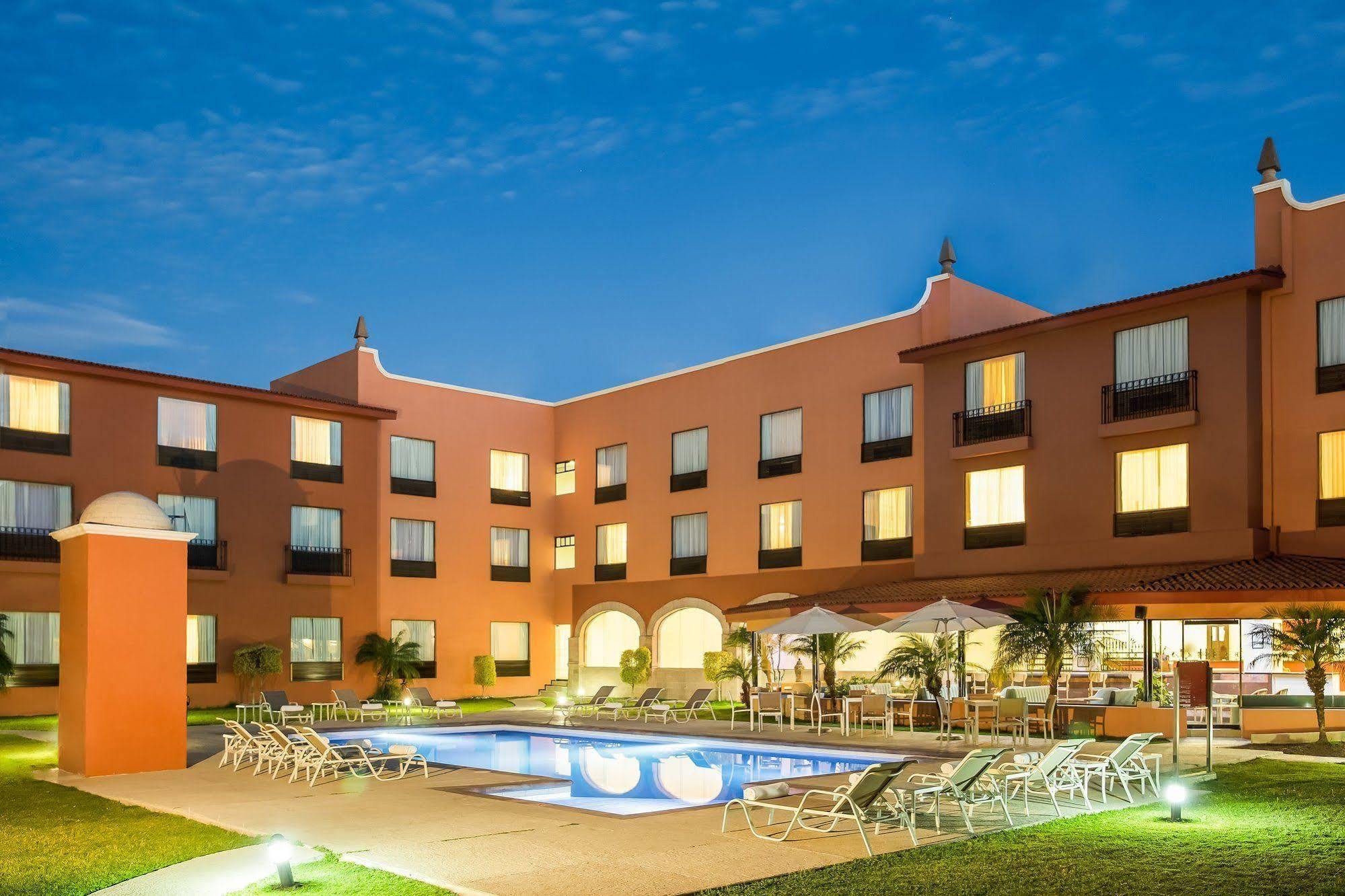 Memora Hotel Celaya  Buitenkant foto